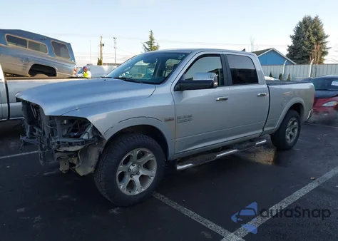 2017 Ram 1500 Laramie 4X4 6'4 Box z USA, uszkodzony, nr VIN 1C6RR7VT7HS627861